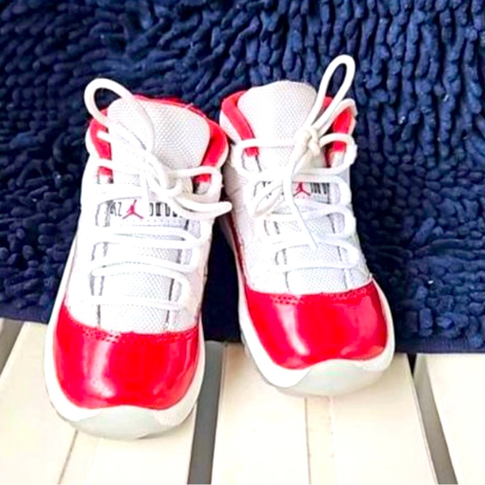 Jordan Cherry 11s size 6c good condition